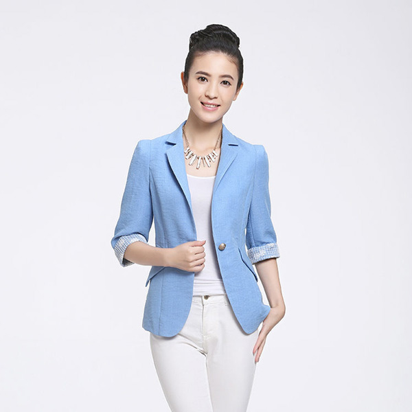 淡藍(lán)色職業(yè)裝